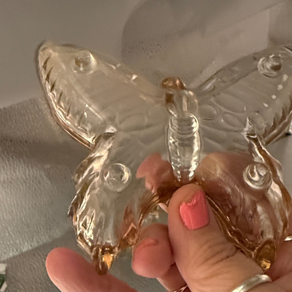 Vintage Jeanette Glass Butterfly shaped trinket dishes with gold painted trim - Picture 15 of 16